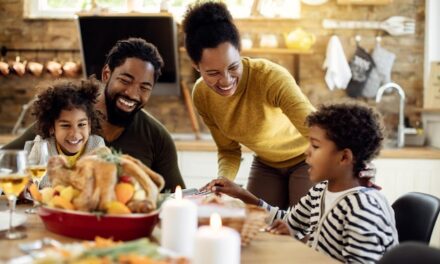 Tips for Navigating Food and Family During the Holiday Season